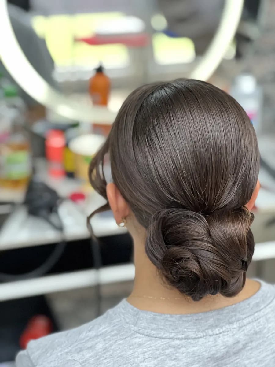 شینیون ساده و شیک پایین — Eleganter tiefer Dutt